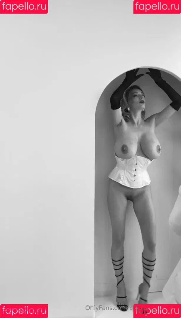 Caroline Vreeland / carolinevreeland / carovreeland Onlyfans Photo Gallery 