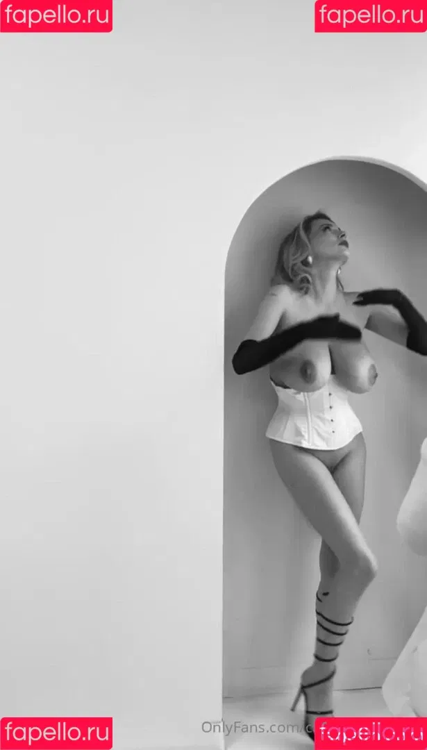 Caroline Vreeland / carolinevreeland / carovreeland Onlyfans Photo Gallery 
