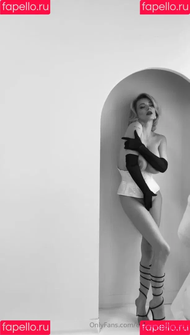 Caroline Vreeland / carolinevreeland / carovreeland Onlyfans Photo Gallery 