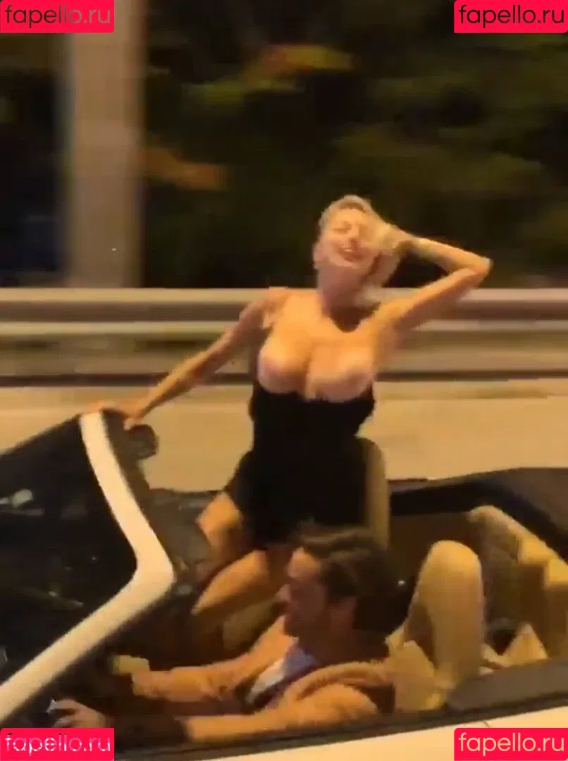 Caroline Vreeland / carolinevreeland / carovreeland Onlyfans Photo Gallery 