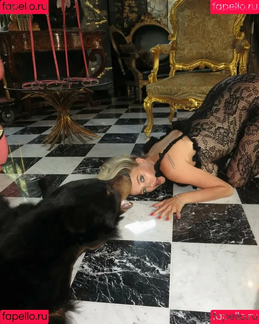Caroline Vreeland / carolinevreeland / carovreeland Onlyfans Photo Gallery 