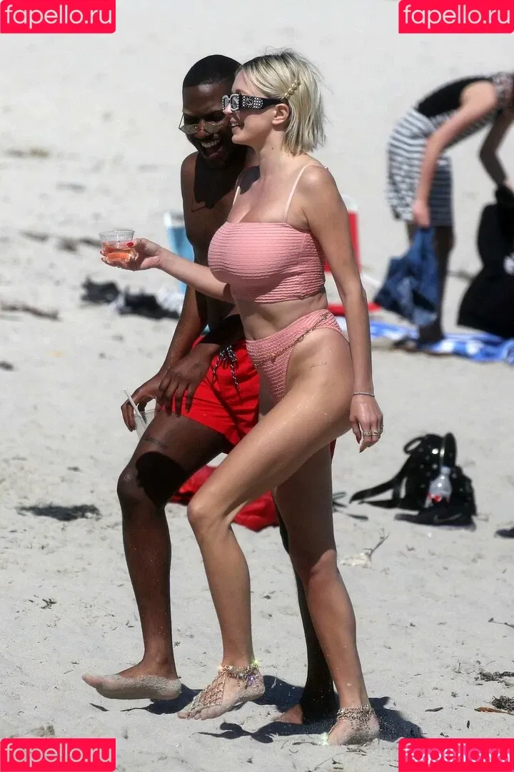 Caroline Vreeland / carolinevreeland / carovreeland Onlyfans Photo Gallery 