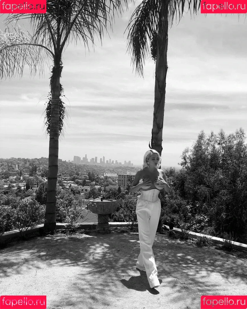 Caroline Vreeland / carolinevreeland / carovreeland Onlyfans Photo Gallery 