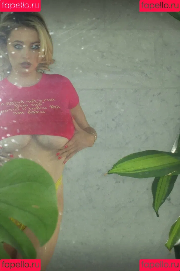 Caroline Vreeland / carolinevreeland / carovreeland Onlyfans Photo Gallery 