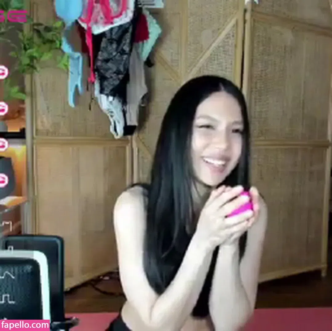 Eggytiff / _authenticbella Onlyfans Photo Gallery 