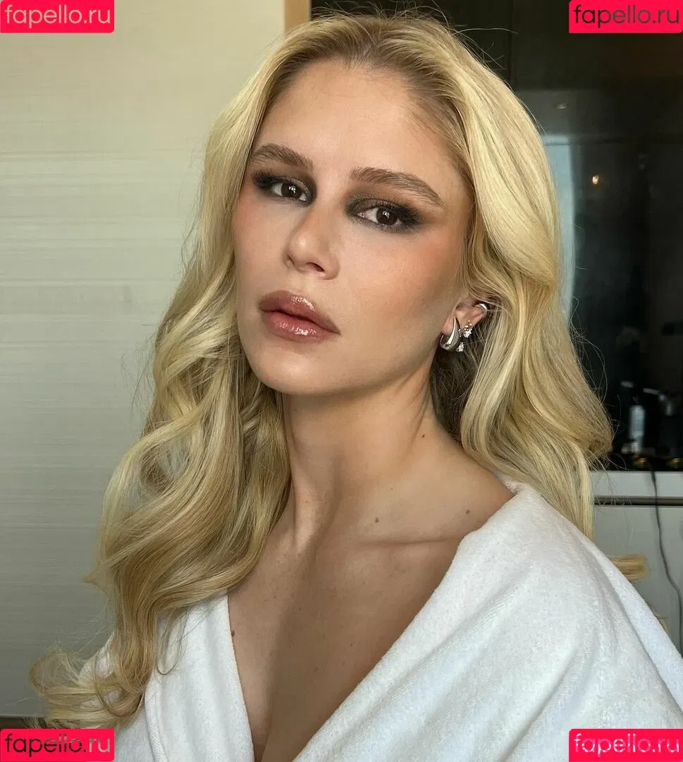 Erin Moriarty / erinelairmoriarty Onlyfans Photo Gallery 