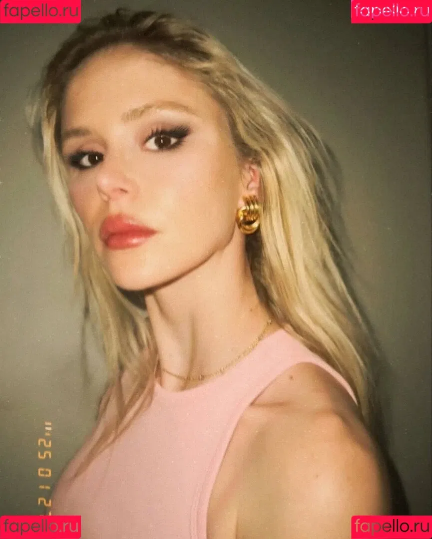 Erin Moriarty / erinelairmoriarty Onlyfans Photo Gallery 