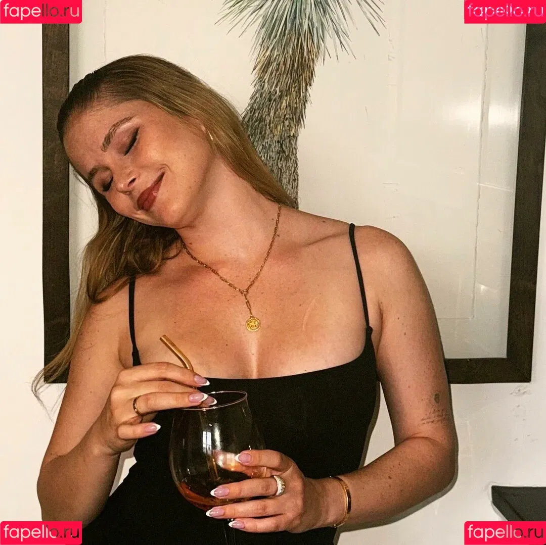 Erin Moriarty / erinelairmoriarty Onlyfans Photo Gallery 