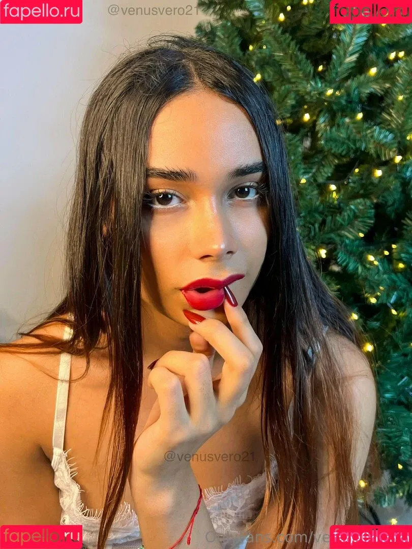 Vero / thevagabondnakedtraveler / venusvero21 Onlyfans Photo Gallery 