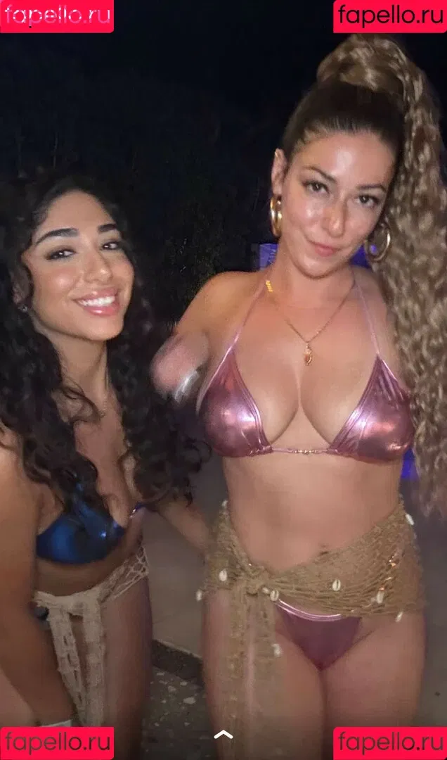 Mary Noura / marynouraa / princessjasmine3 Onlyfans Photo Gallery 