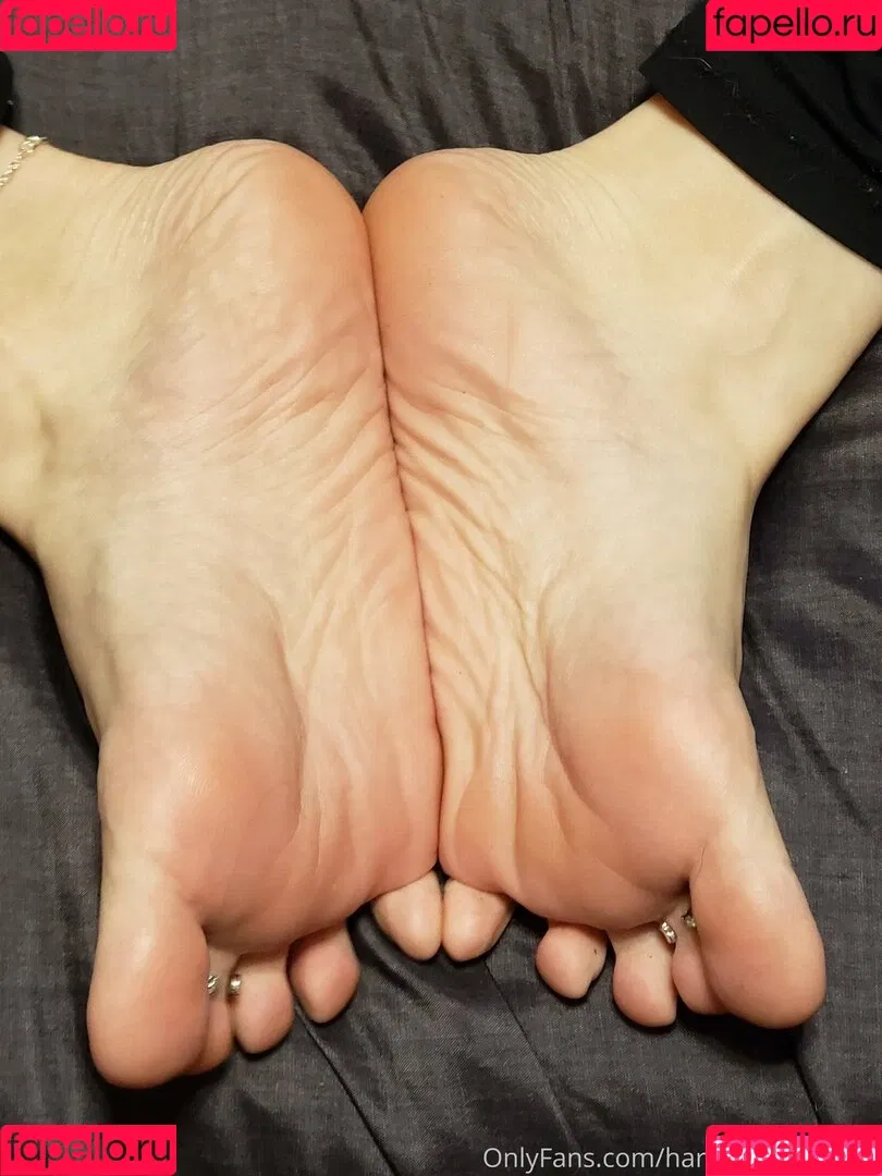 fl0werchildd / harleyandivysfeet Onlyfans Photo Gallery 