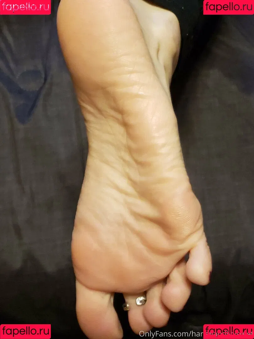 fl0werchildd / harleyandivysfeet Onlyfans Photo Gallery 