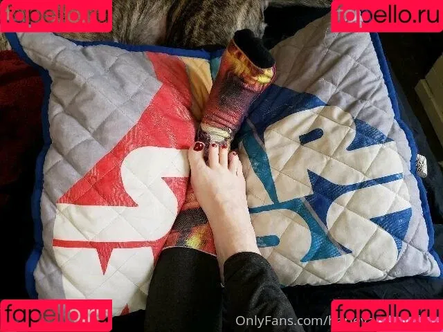 fl0werchildd / harleyandivysfeet Onlyfans Photo Gallery 