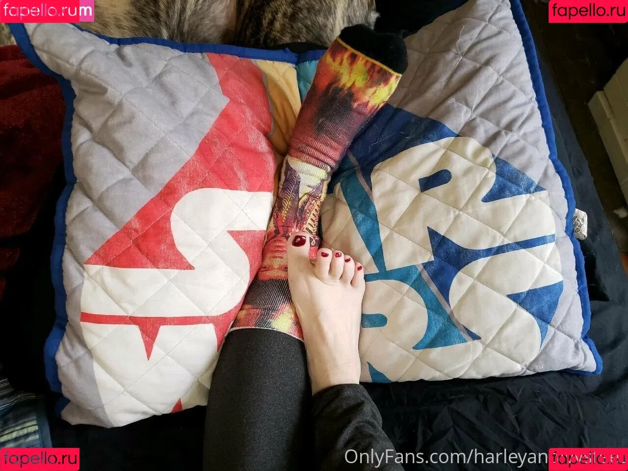fl0werchildd / harleyandivysfeet Onlyfans Photo Gallery 