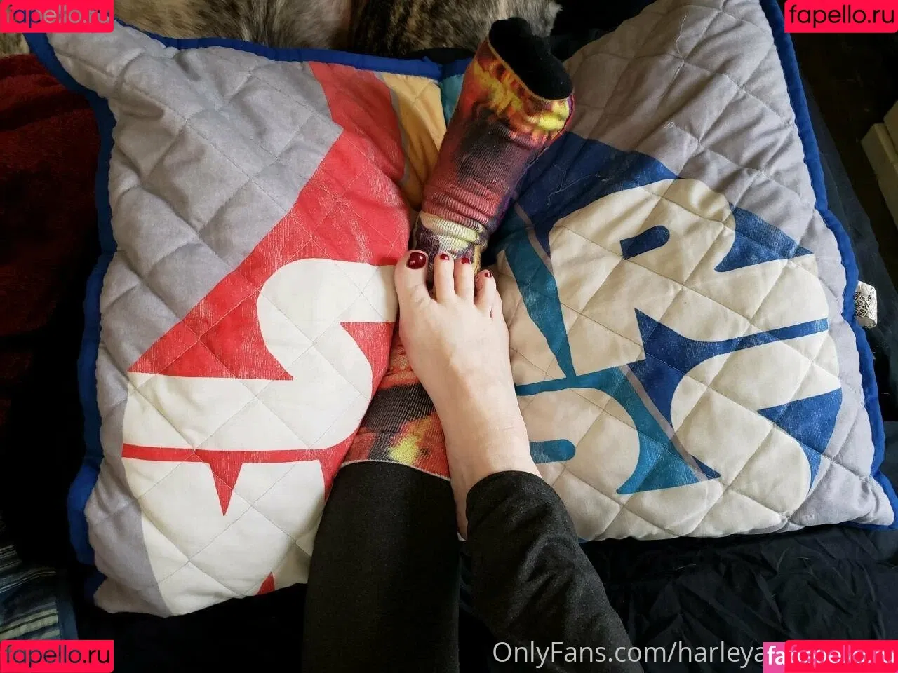 fl0werchildd / harleyandivysfeet Onlyfans Photo Gallery 