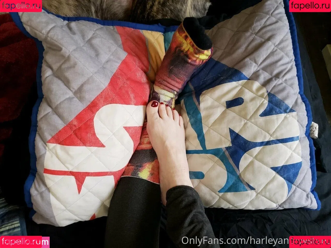 fl0werchildd / harleyandivysfeet Onlyfans Photo Gallery 