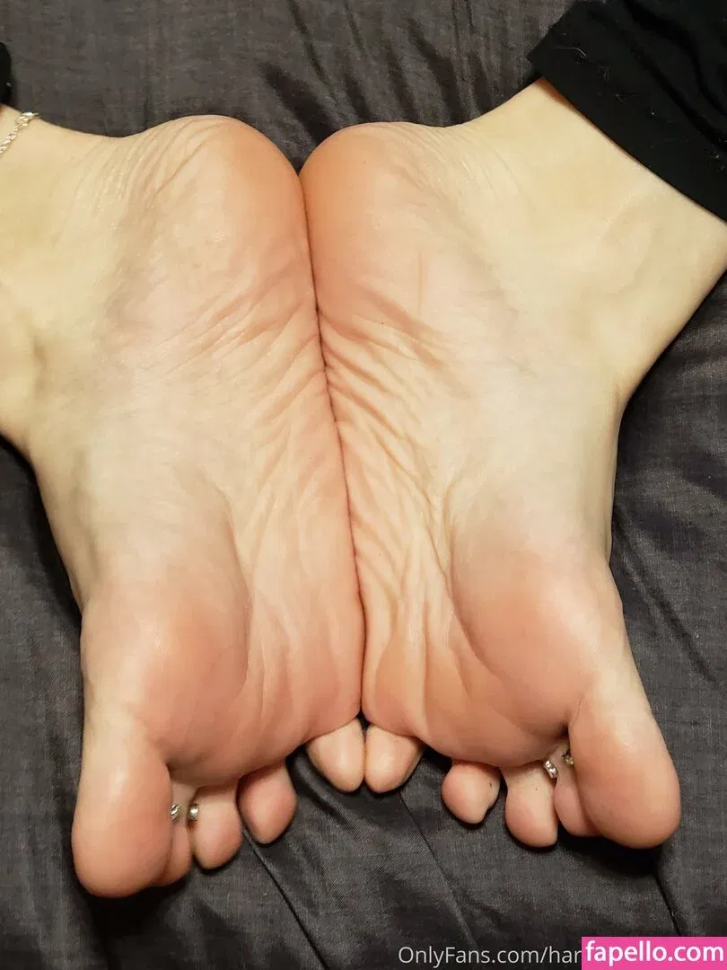 fl0werchildd / harleyandivysfeet Onlyfans Photo Gallery 