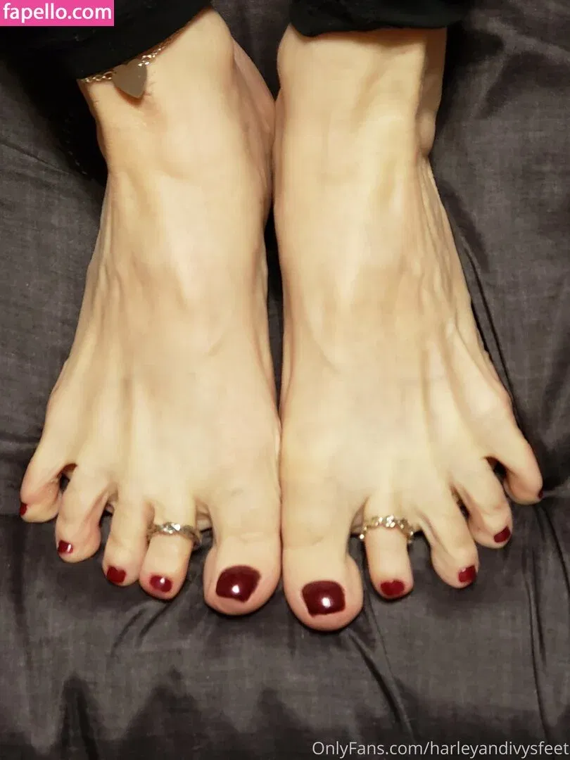 fl0werchildd / harleyandivysfeet Onlyfans Photo Gallery 