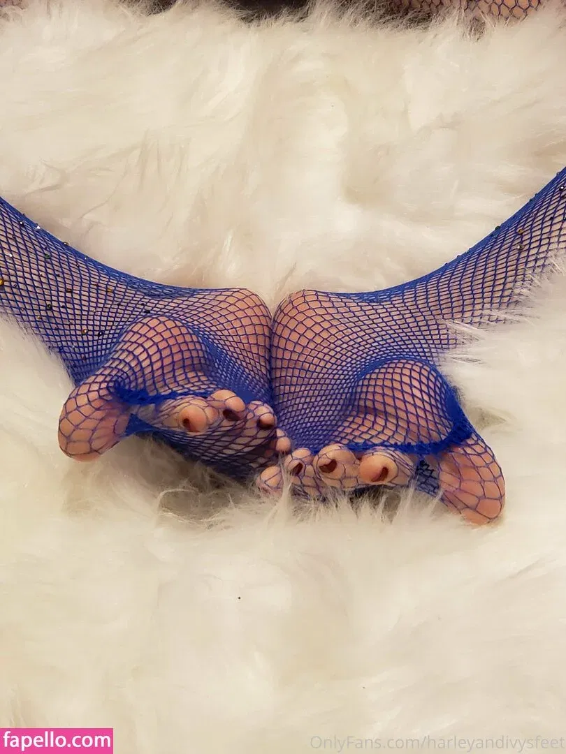 fl0werchildd / harleyandivysfeet Onlyfans Photo Gallery 