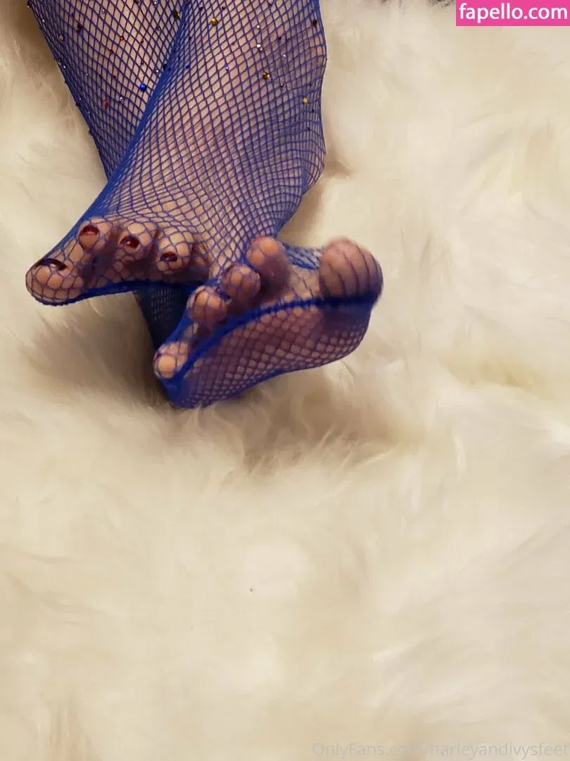 fl0werchildd / harleyandivysfeet Onlyfans Photo Gallery 