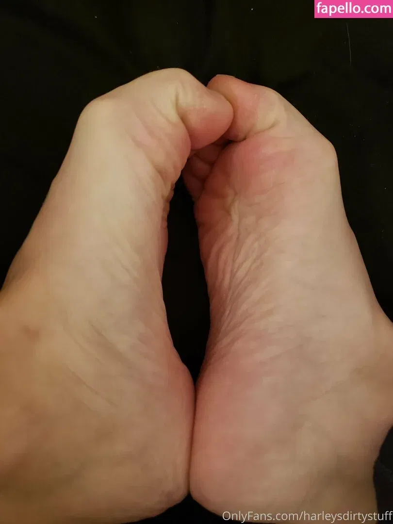 fl0werchildd / harleyandivysfeet Onlyfans Photo Gallery 