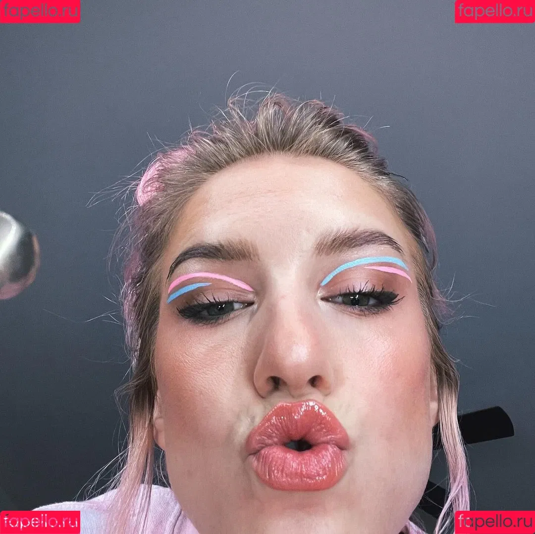 Courtney Miller / co_mill / pikagurlx / typicalvlogs Onlyfans Photo Gallery 