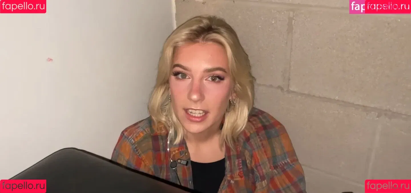 Courtney Miller / co_mill / pikagurlx / typicalvlogs Onlyfans Photo Gallery 