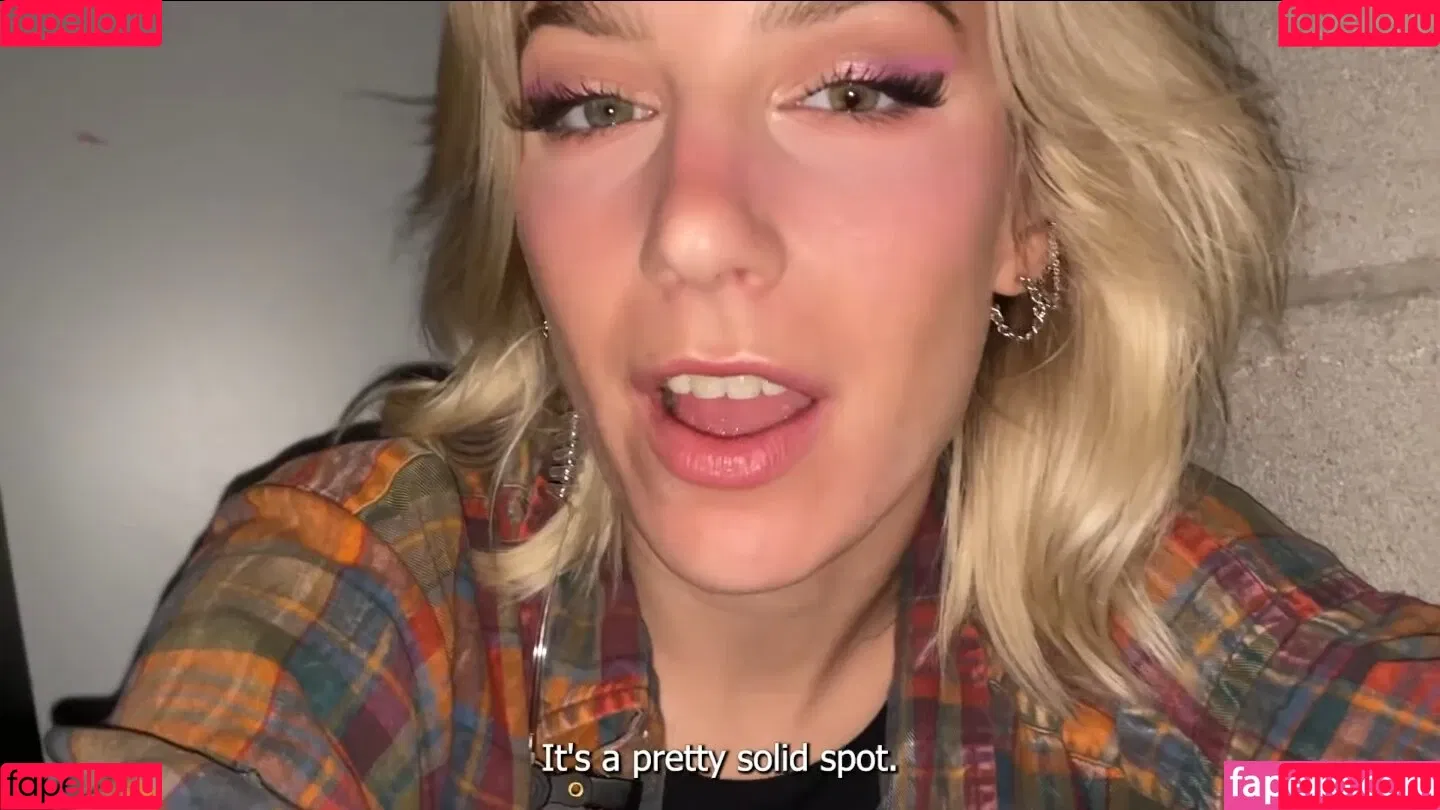 Courtney Miller / co_mill / pikagurlx / typicalvlogs Onlyfans Photo Gallery 