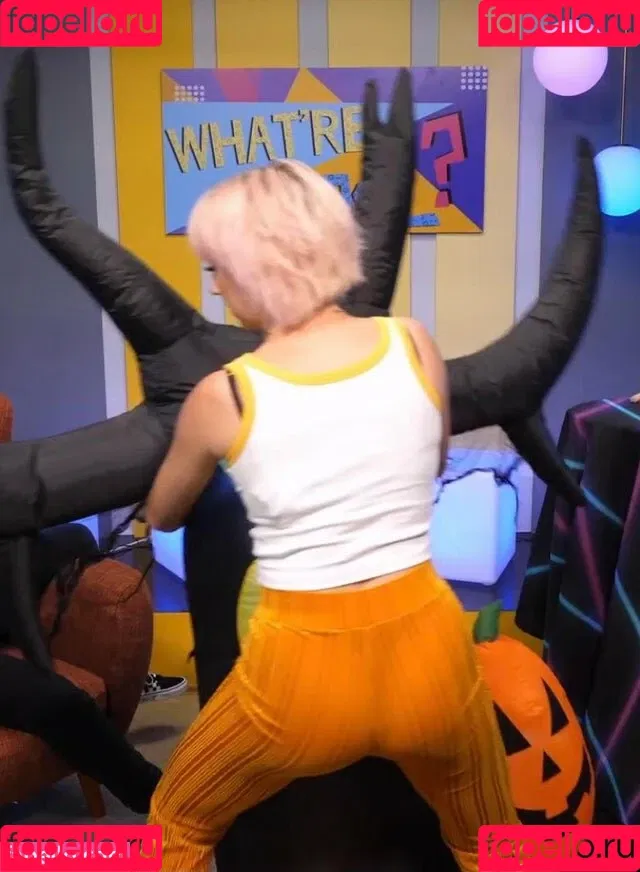 Courtney Miller / co_mill / pikagurlx / typicalvlogs Onlyfans Photo Gallery 