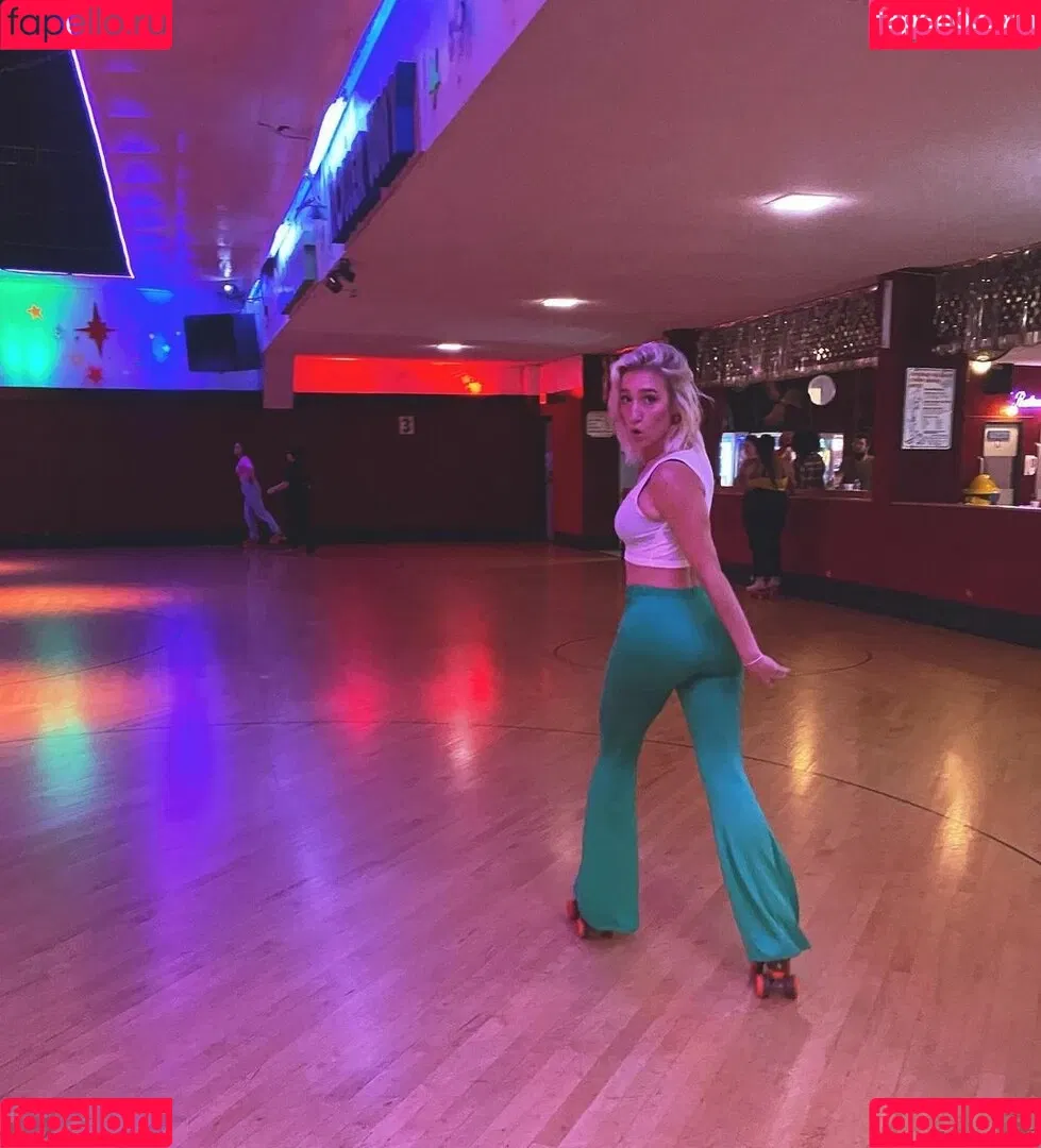 Courtney Miller / co_mill / pikagurlx / typicalvlogs Onlyfans Photo Gallery 