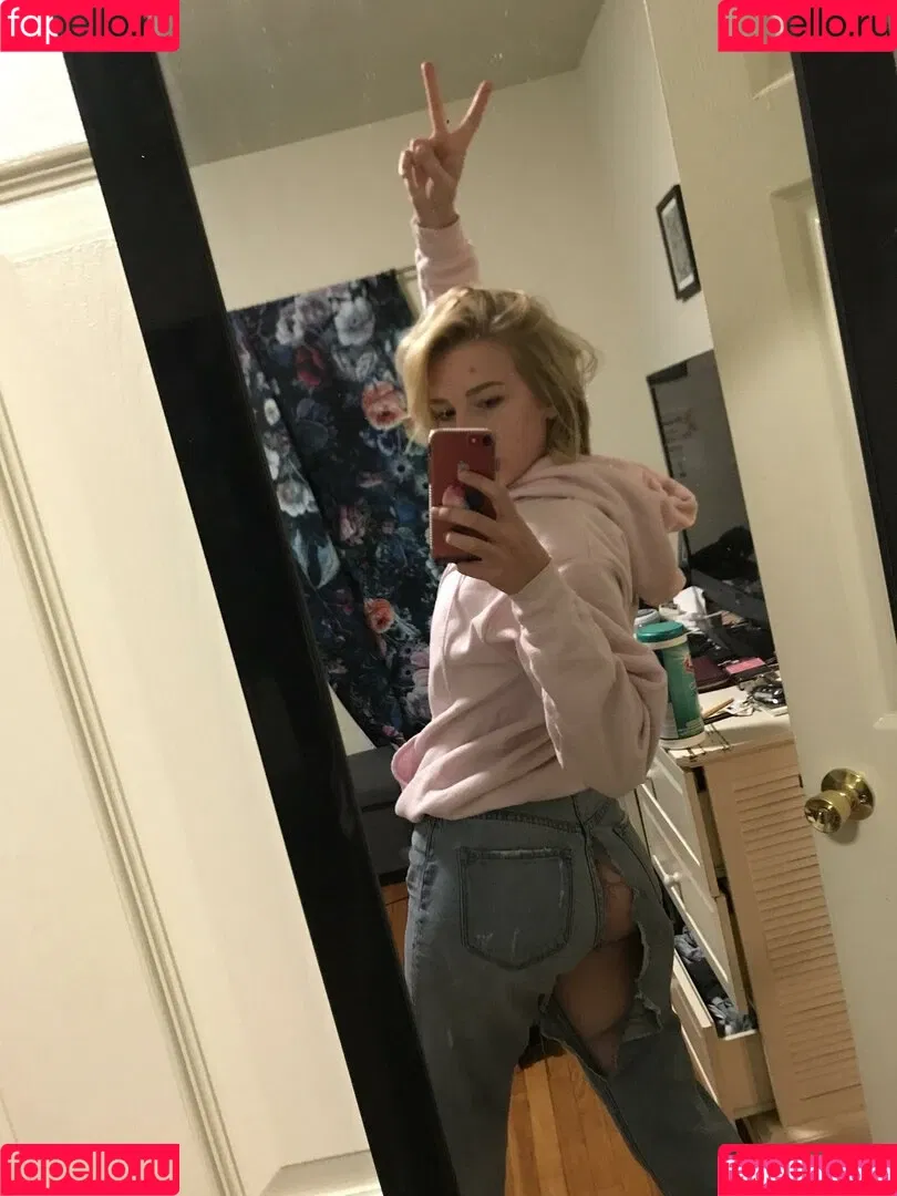 Courtney Miller / co_mill / pikagurlx / typicalvlogs Onlyfans Photo Gallery 