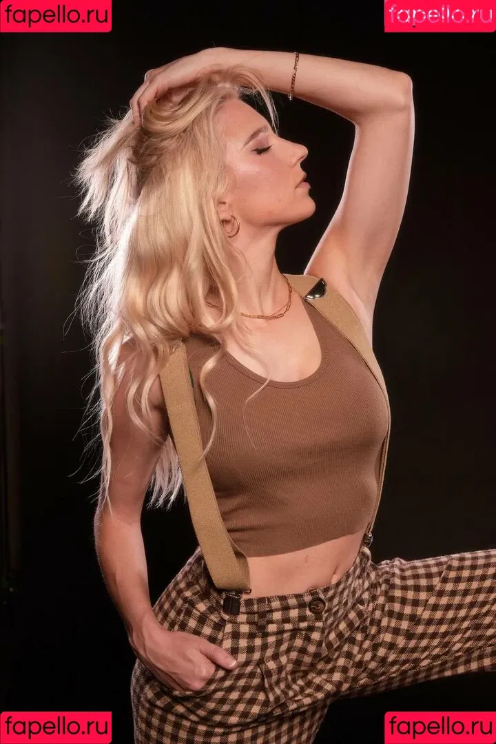 Courtney Miller / co_mill / pikagurlx / typicalvlogs Onlyfans Photo Gallery 