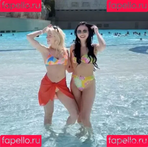 Courtney Miller / co_mill / pikagurlx / typicalvlogs Onlyfans Photo Gallery 