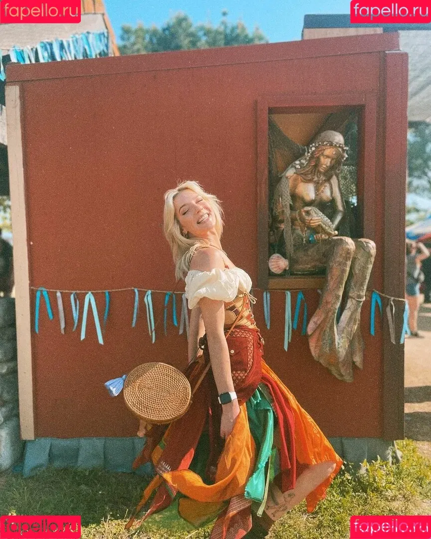 Courtney Miller / co_mill / pikagurlx / typicalvlogs Onlyfans Photo Gallery 