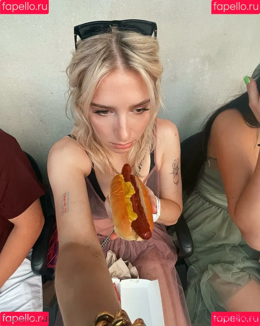 Courtney Miller / co_mill / pikagurlx / typicalvlogs Onlyfans Photo Gallery 