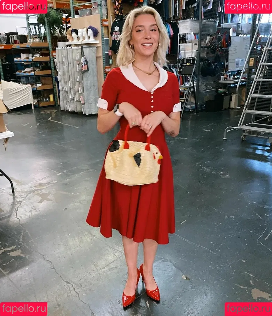 Courtney Miller / co_mill / pikagurlx / typicalvlogs Onlyfans Photo Gallery 