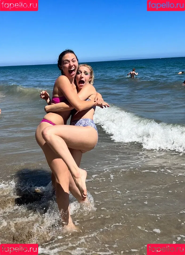 Courtney Miller / co_mill / pikagurlx / typicalvlogs Onlyfans Photo Gallery 