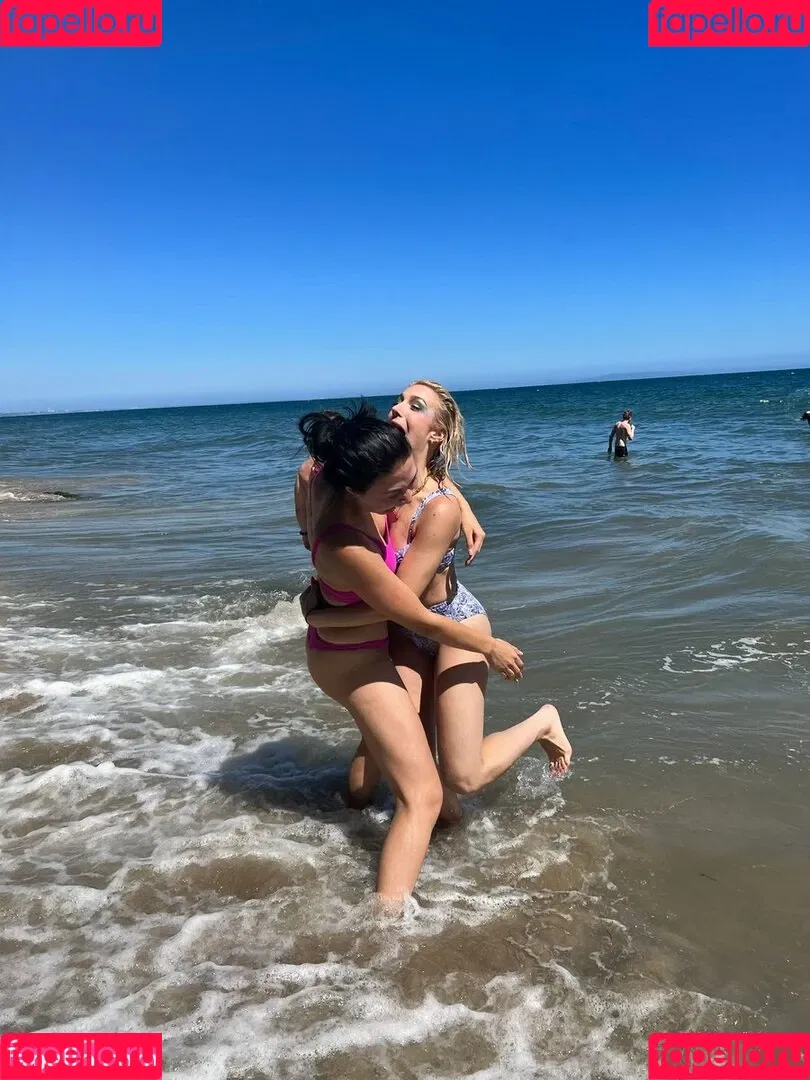 Courtney Miller / co_mill / pikagurlx / typicalvlogs Onlyfans Photo Gallery 