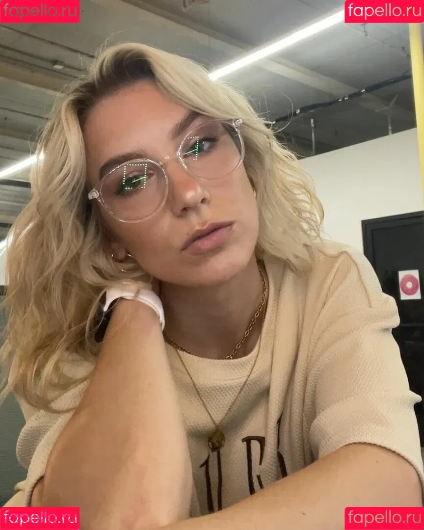 Courtney Miller / co_mill / pikagurlx / typicalvlogs Onlyfans Photo Gallery 