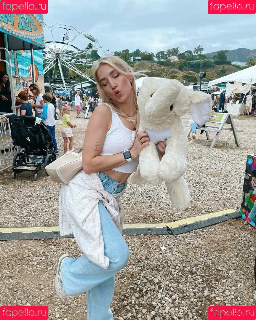 Courtney Miller / co_mill / pikagurlx / typicalvlogs Onlyfans Photo Gallery 