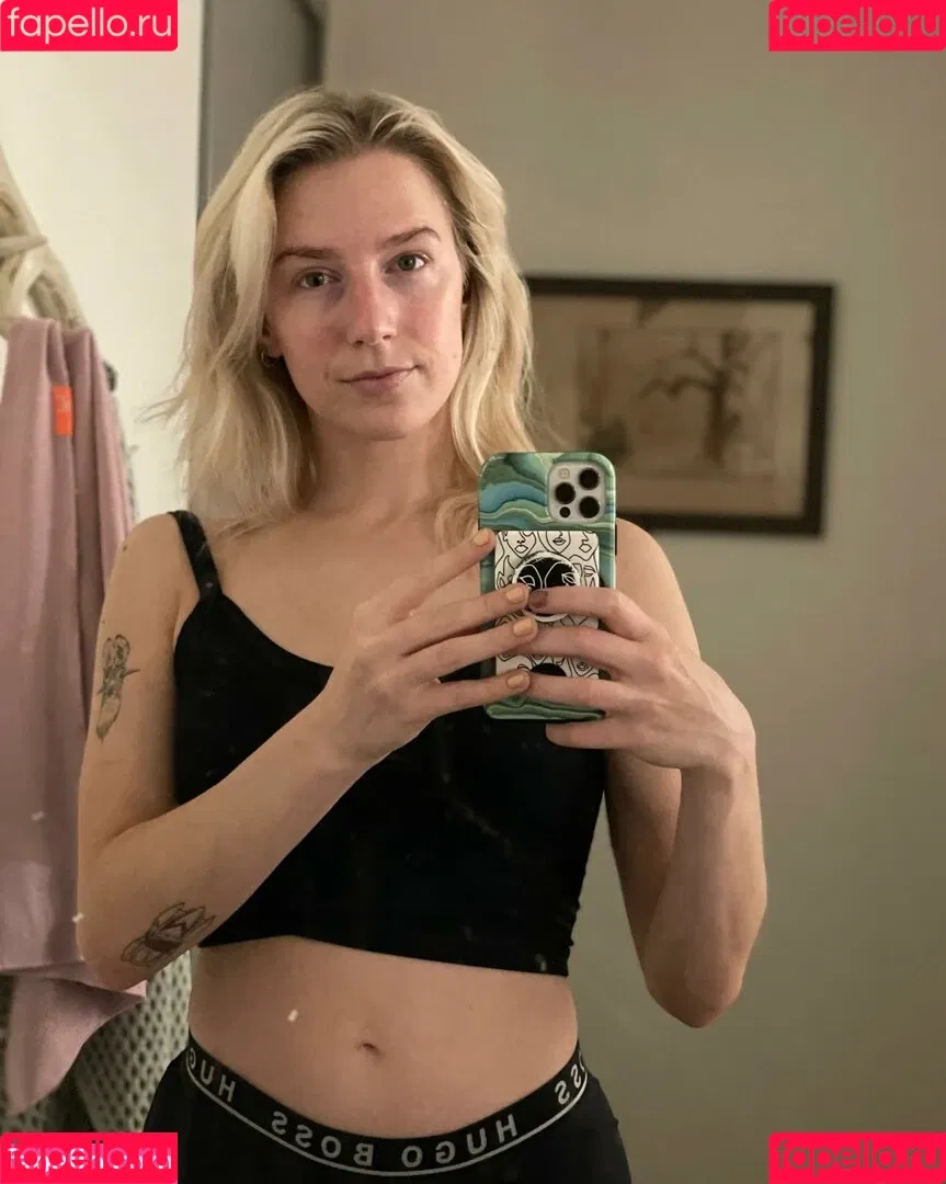 Courtney Miller / co_mill / pikagurlx / typicalvlogs Onlyfans Photo Gallery 