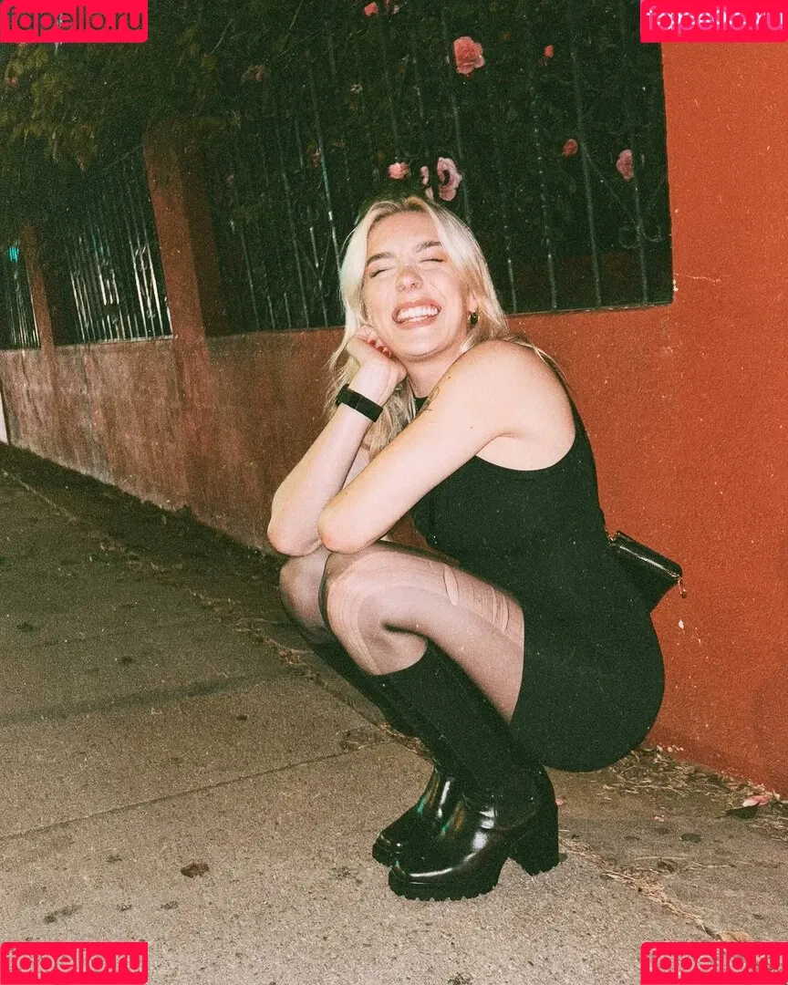 Courtney Miller / co_mill / pikagurlx / typicalvlogs Onlyfans Photo Gallery 
