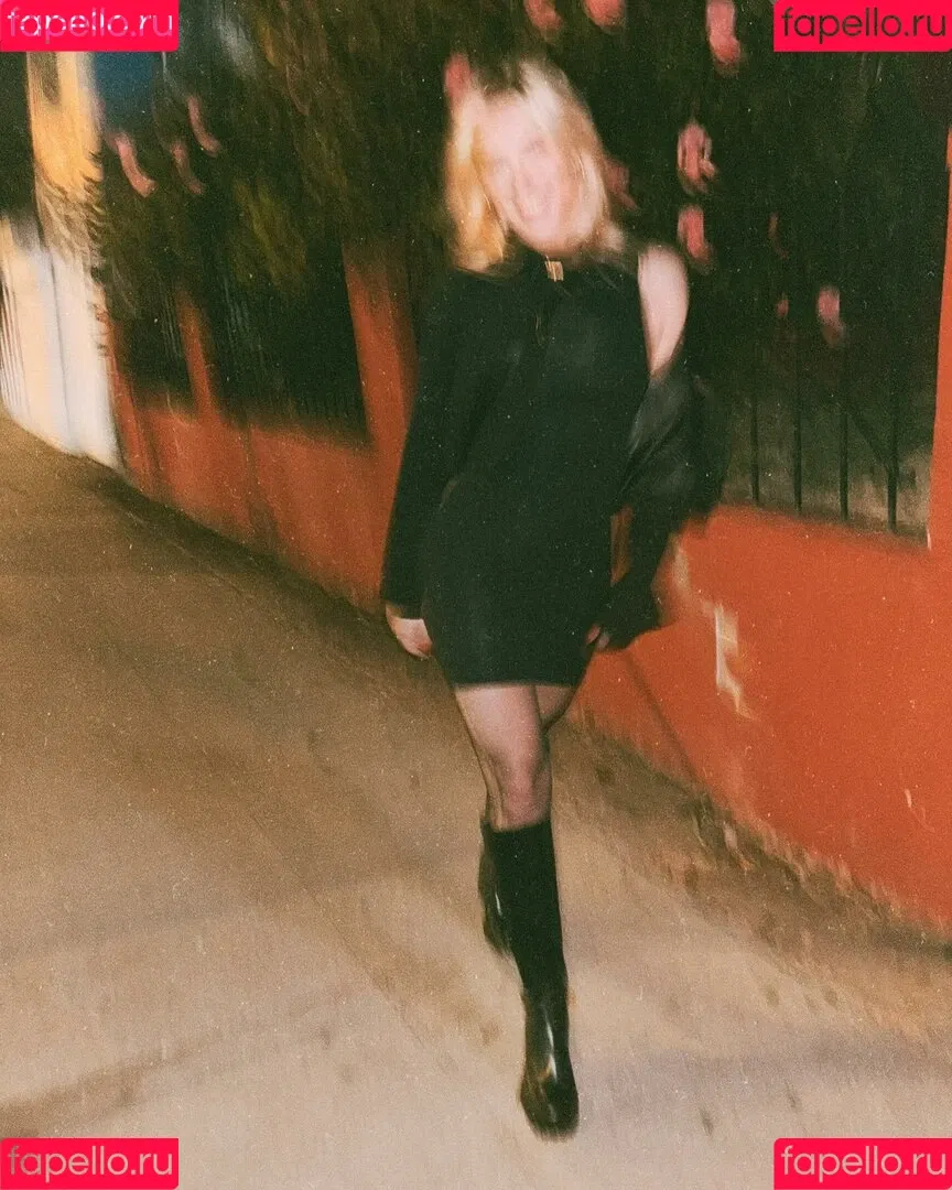 Courtney Miller / co_mill / pikagurlx / typicalvlogs Onlyfans Photo Gallery 