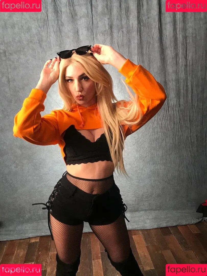 Courtney Miller / co_mill / pikagurlx / typicalvlogs Onlyfans Photo Gallery 