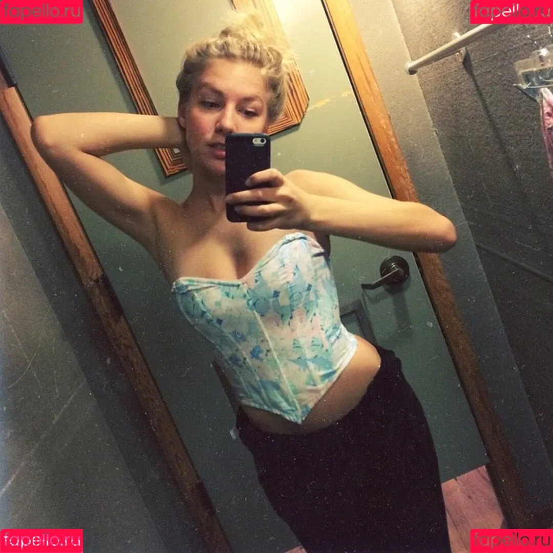 Courtney Miller / co_mill / pikagurlx / typicalvlogs Onlyfans Photo Gallery 
