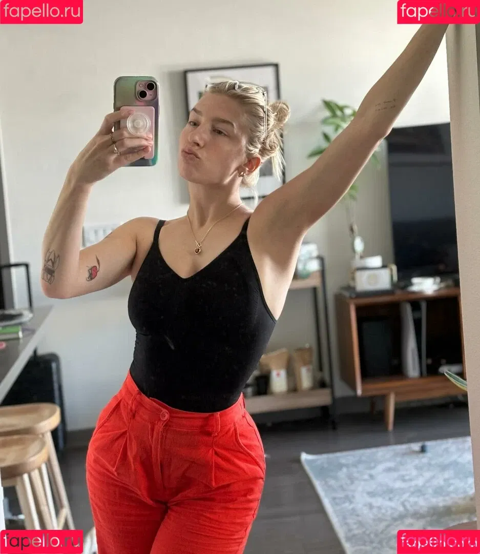 Courtney Miller / co_mill / pikagurlx / typicalvlogs Onlyfans Photo Gallery 