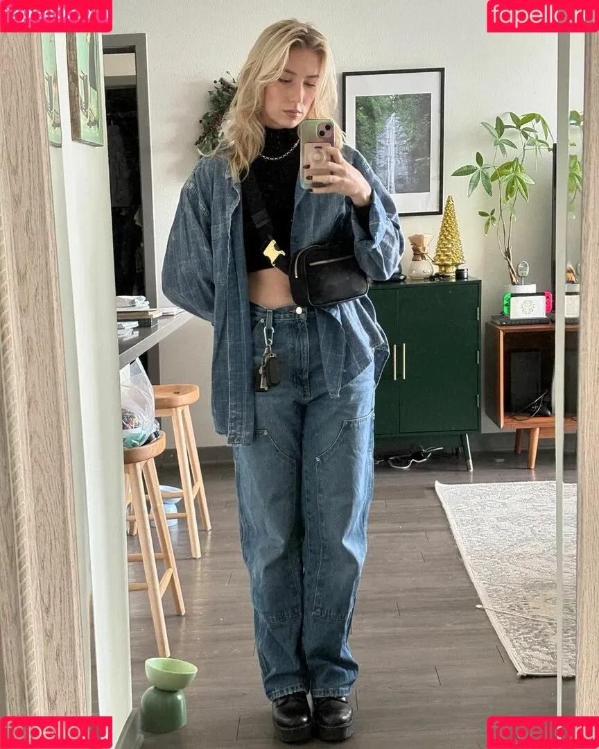 Courtney Miller / co_mill / pikagurlx / typicalvlogs Onlyfans Photo Gallery 