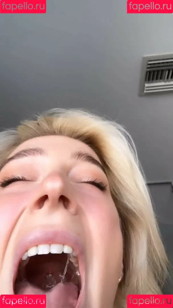 Courtney Miller / co_mill / pikagurlx / typicalvlogs Onlyfans Photo Gallery 