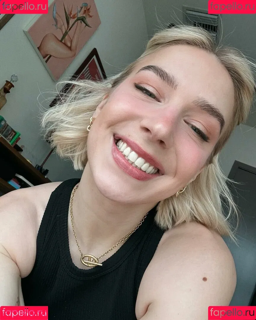 Courtney Miller / co_mill / pikagurlx / typicalvlogs Onlyfans Photo Gallery 
