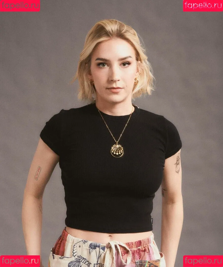 Courtney Miller / co_mill / pikagurlx / typicalvlogs Onlyfans Photo Gallery 